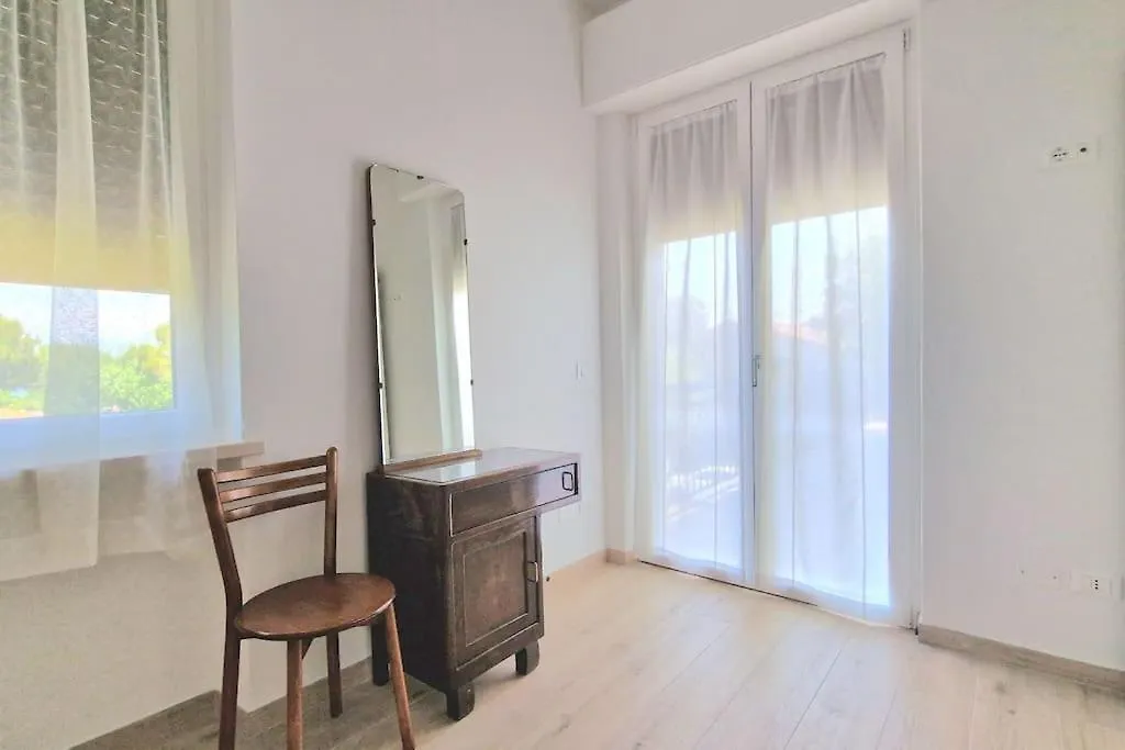 פסקיארה דל גארדה S.Benedetto Terrace Apartment  פסקיארה דל גארדה