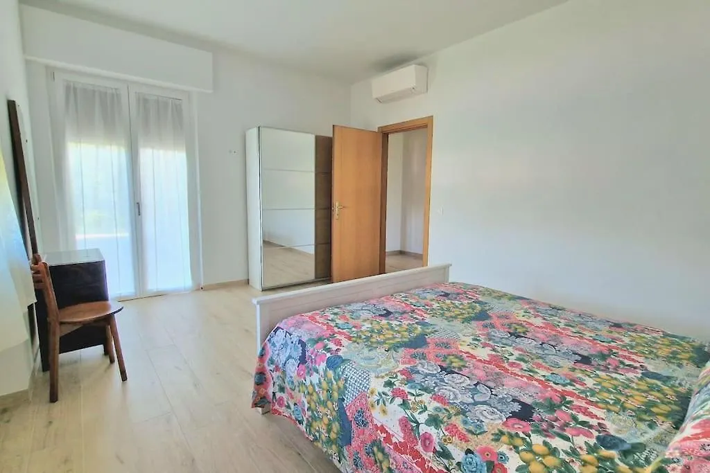פסקיארה דל גארדה S.Benedetto Terrace Apartment